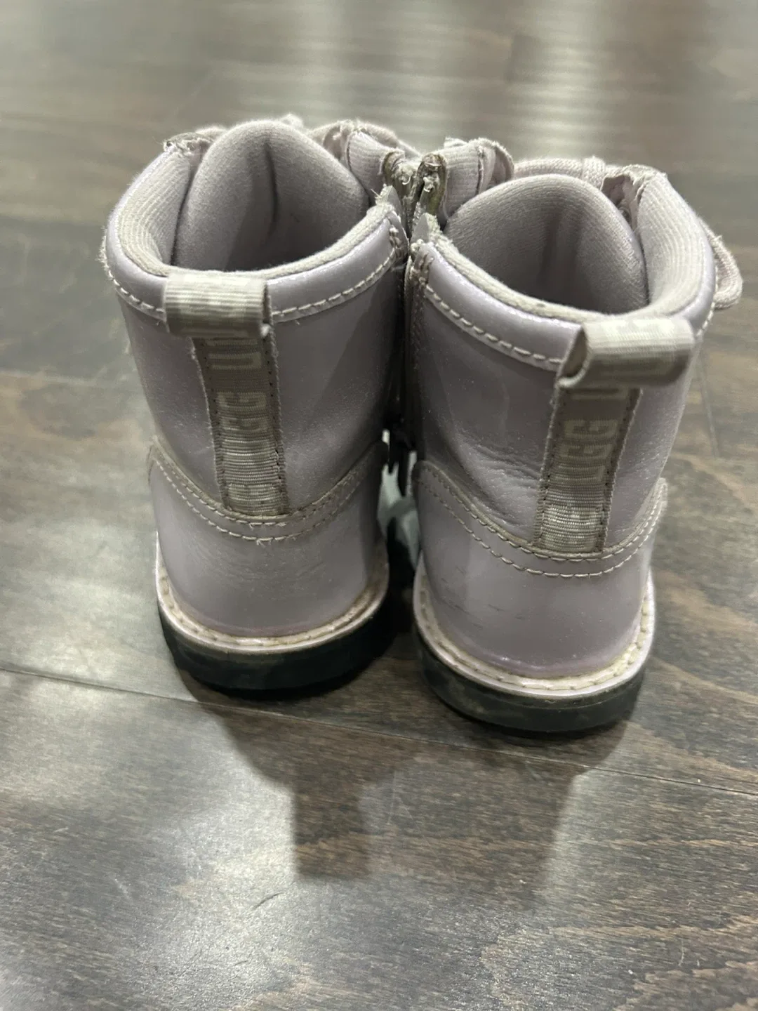 UGG Kids Boots Size 12 image indicator(3)