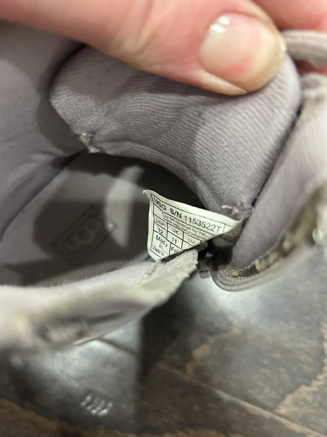 UGG Kids Boots Size 12 image indicator(4)