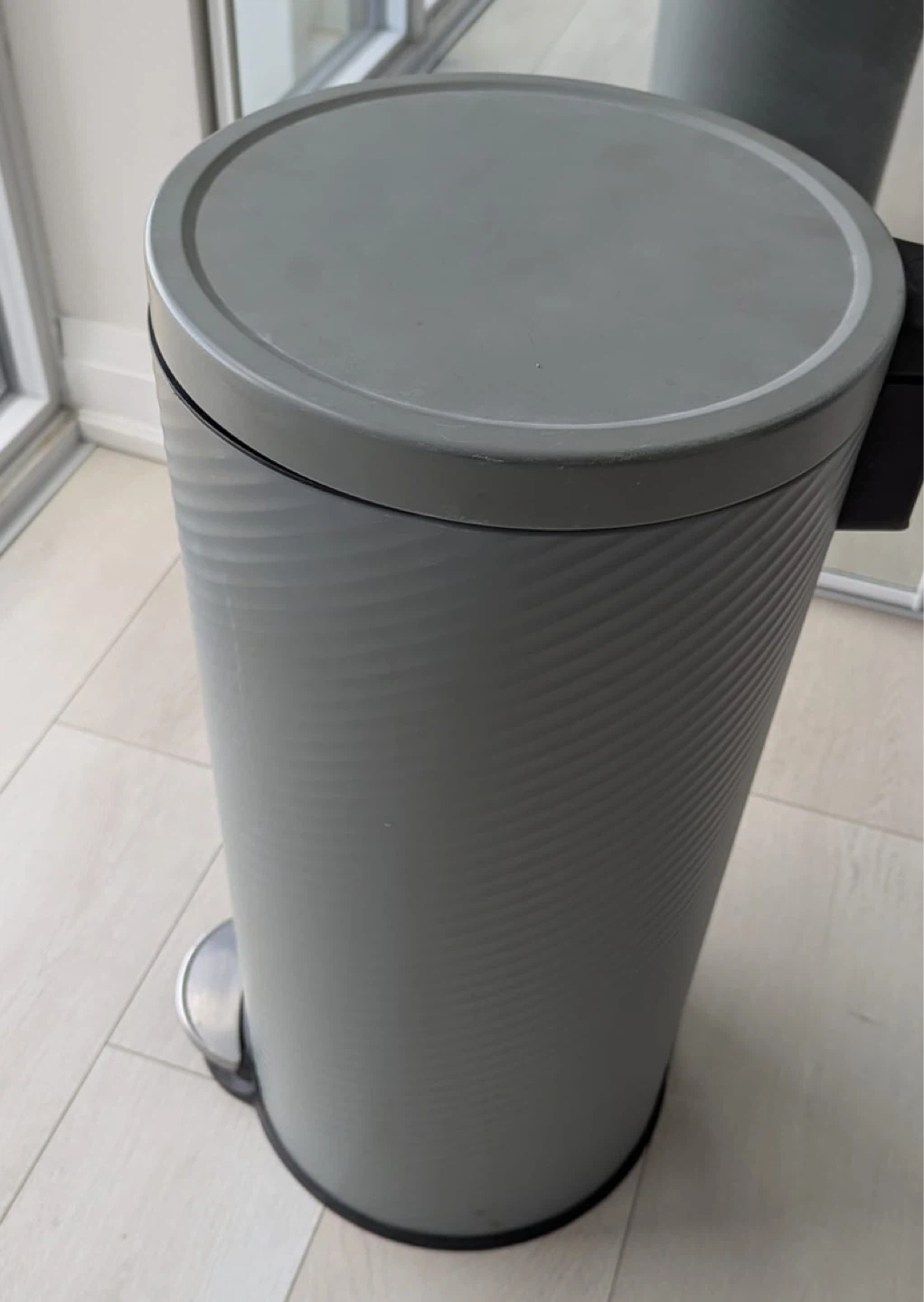 Grey Step-On Trash Can - photo 3