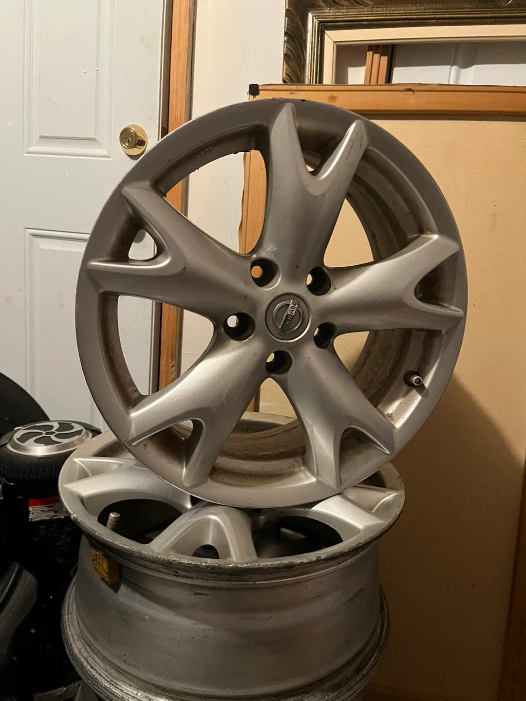 Nissan Silver Rims - Set of 4 image indicator(2)