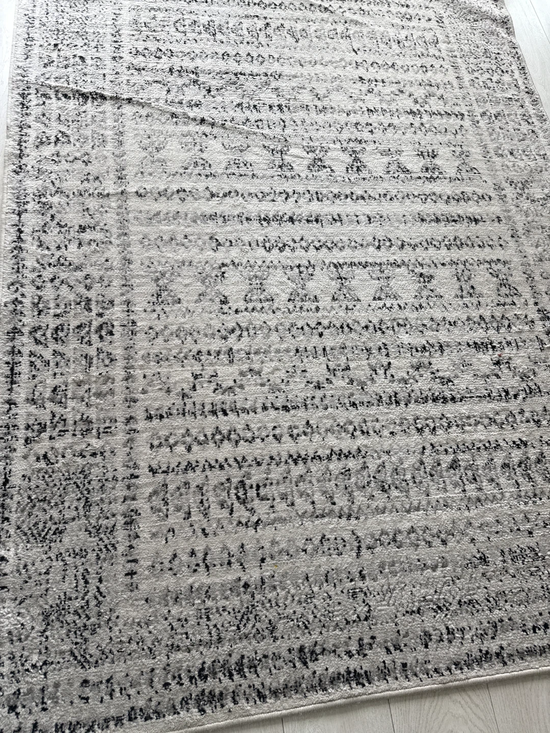 Surya Pisa PSS-2313 Area Rug - 5' x 7' Cream - photo 2