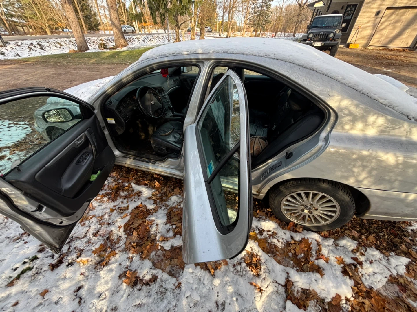 Volvo S60 2.5T AWD Sedan