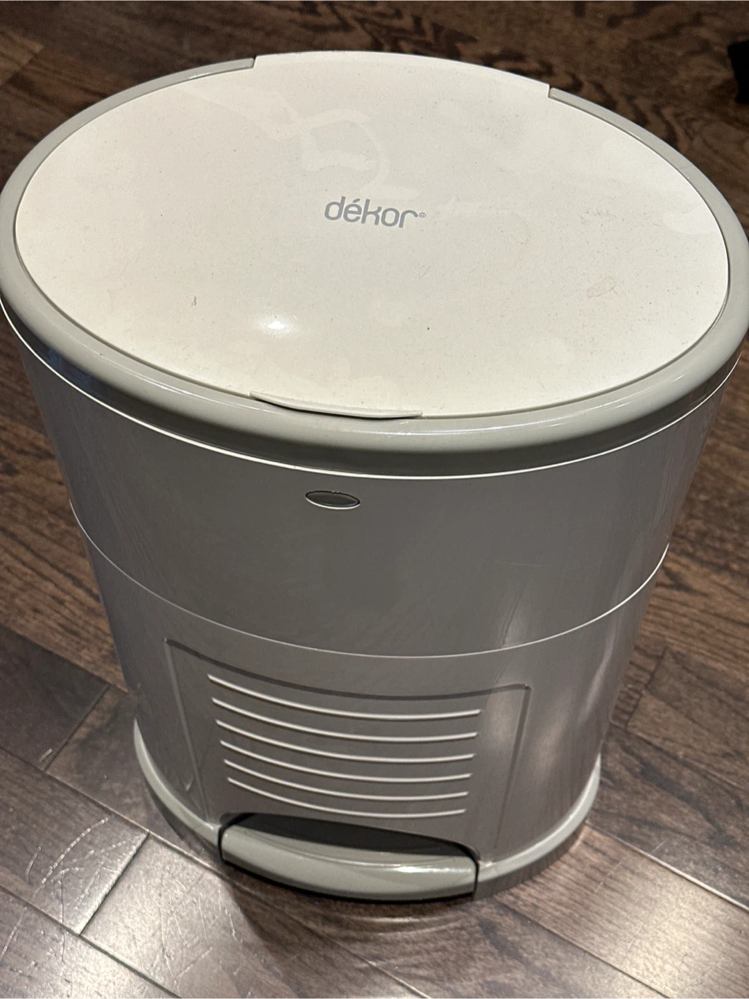 Dékor Hands-Free Diaper Pail