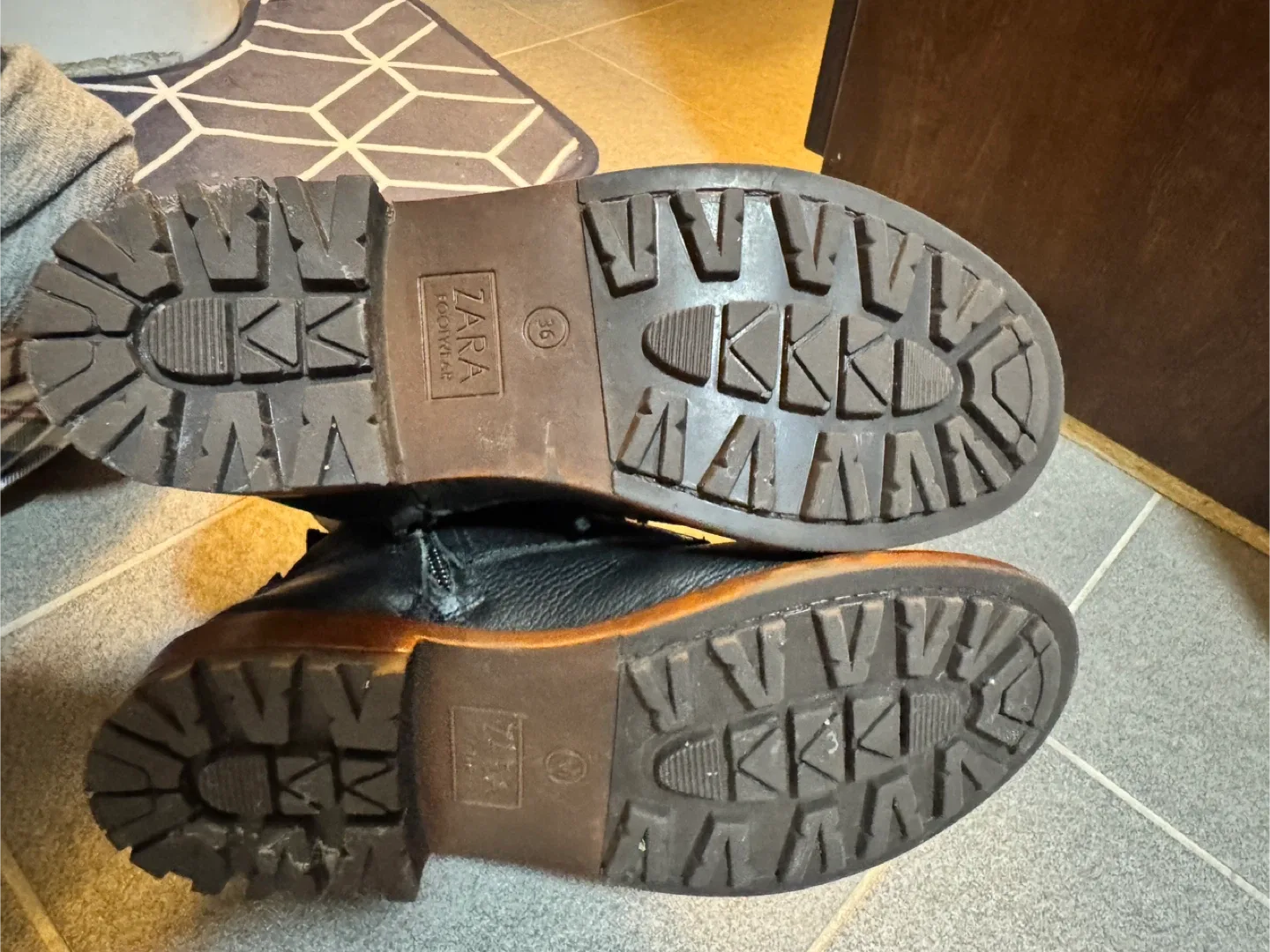 Zara Footwear Black Leather Boots - Size 36 image indicator(3)