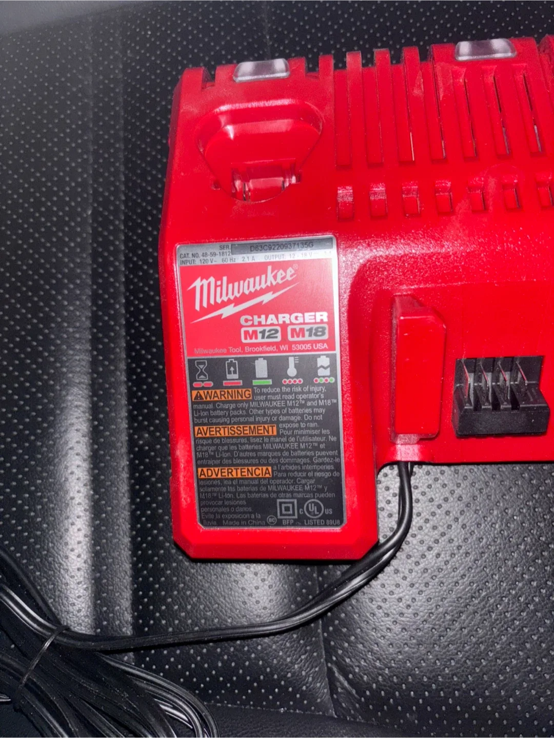 Milwaukee M12/M18 Multi-Voltage Battery Charger image indicator(2)