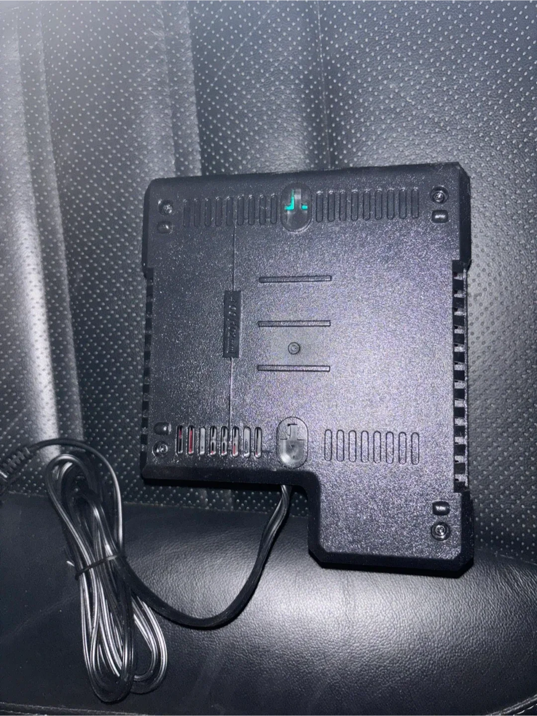 Milwaukee M12/M18 Multi-Voltage Battery Charger image indicator(3)