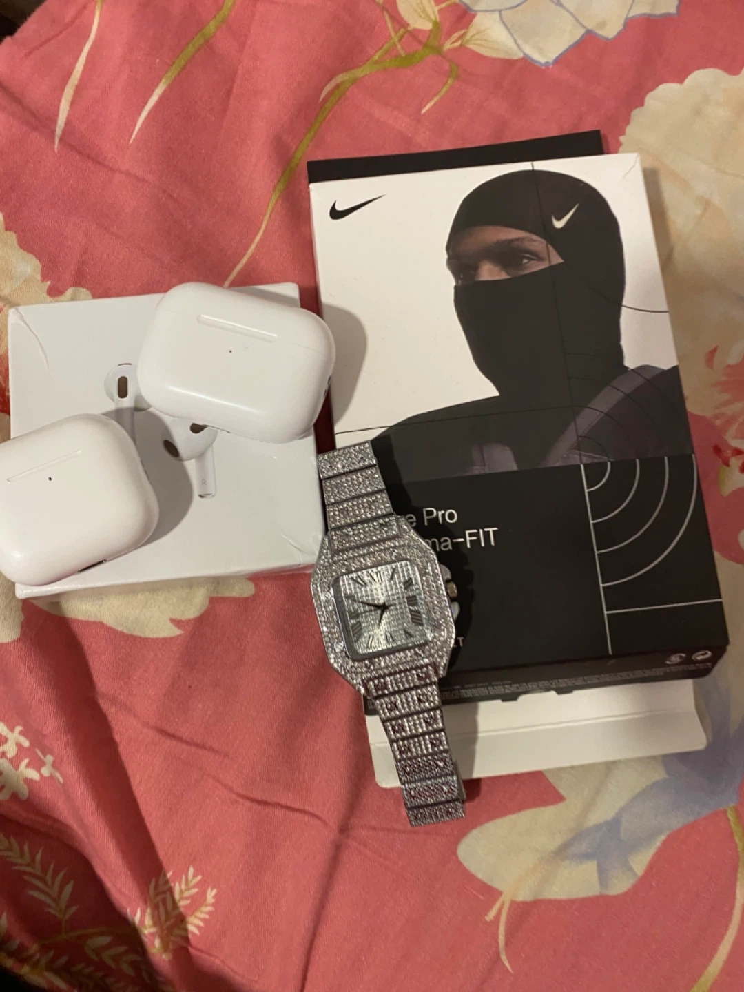 Apple Airpods Pro & Nike Pro Balaclava