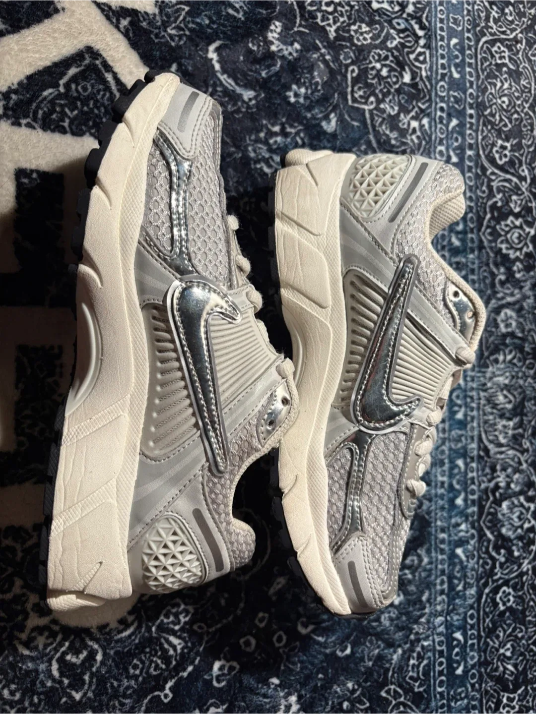 Nike Vomero 5 Grey/Silver Sneakers image indicator(2)