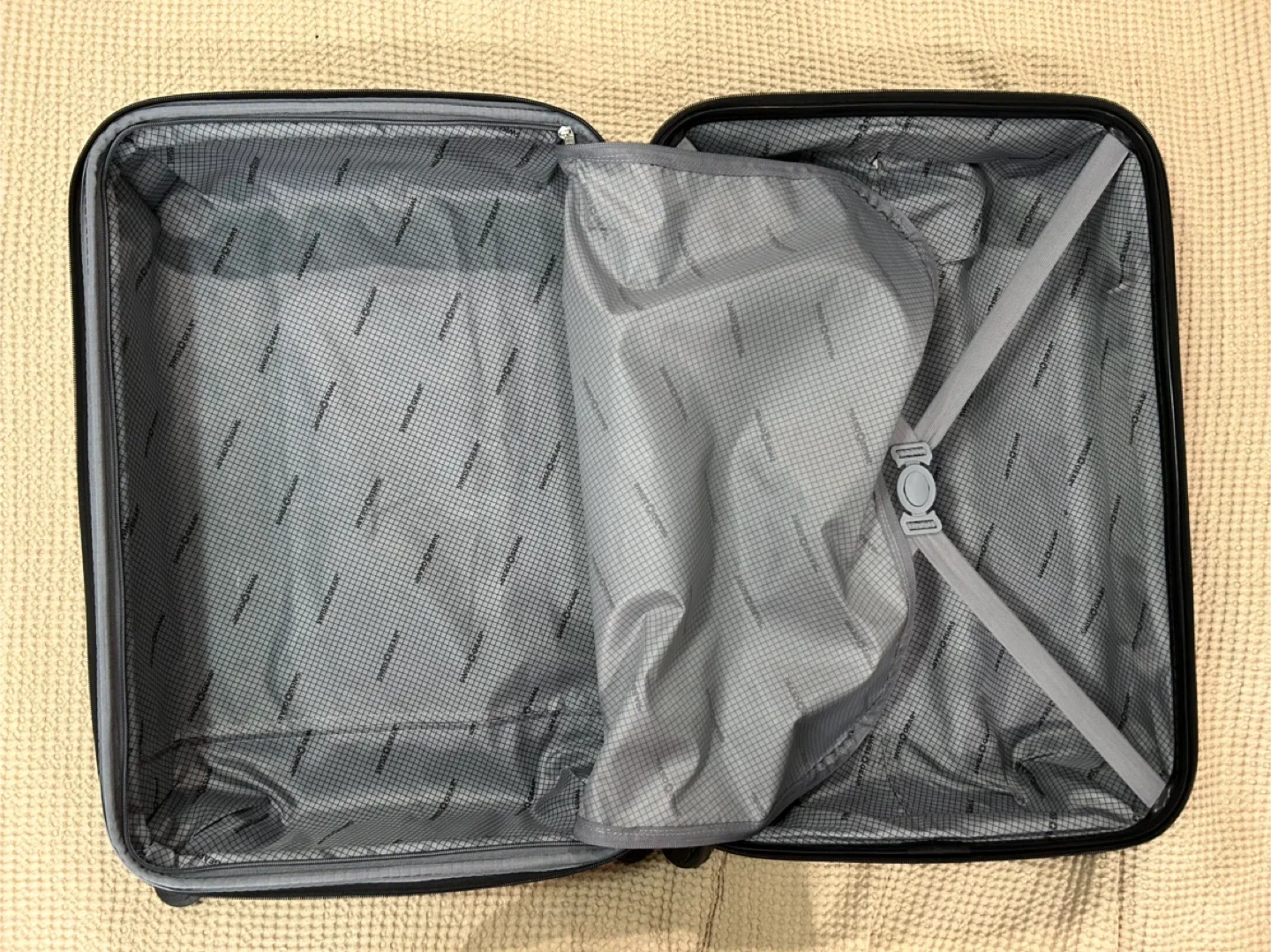 Swissgear Suitcase - Silver image indicator(3)