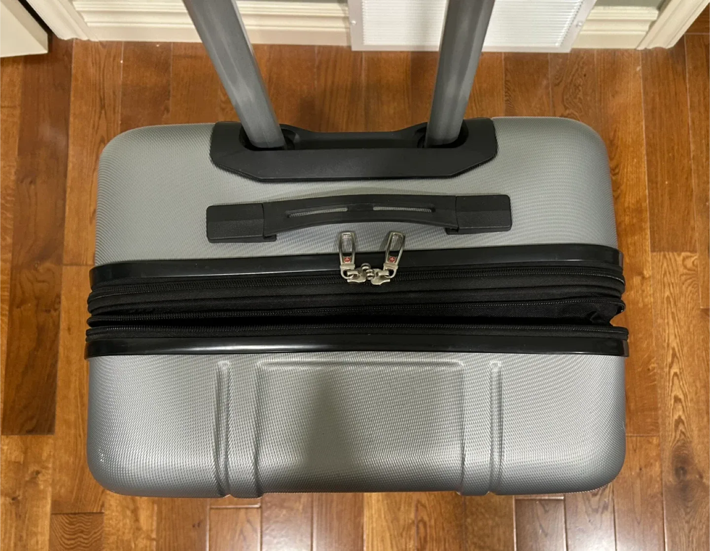 Swissgear Suitcase - Silver image indicator(6)