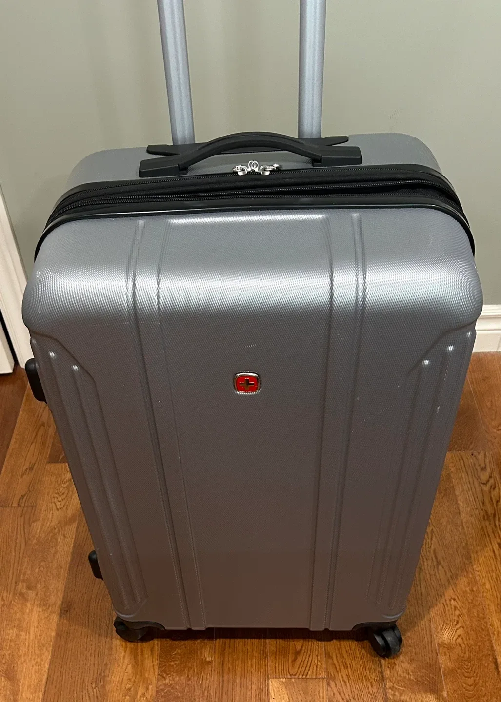 Swissgear Suitcase - Silver image indicator(7)