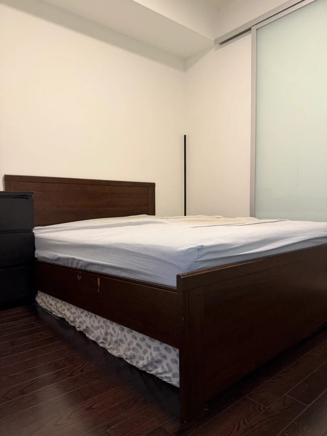 Dark Wood Full Size Bed Frame and mattress