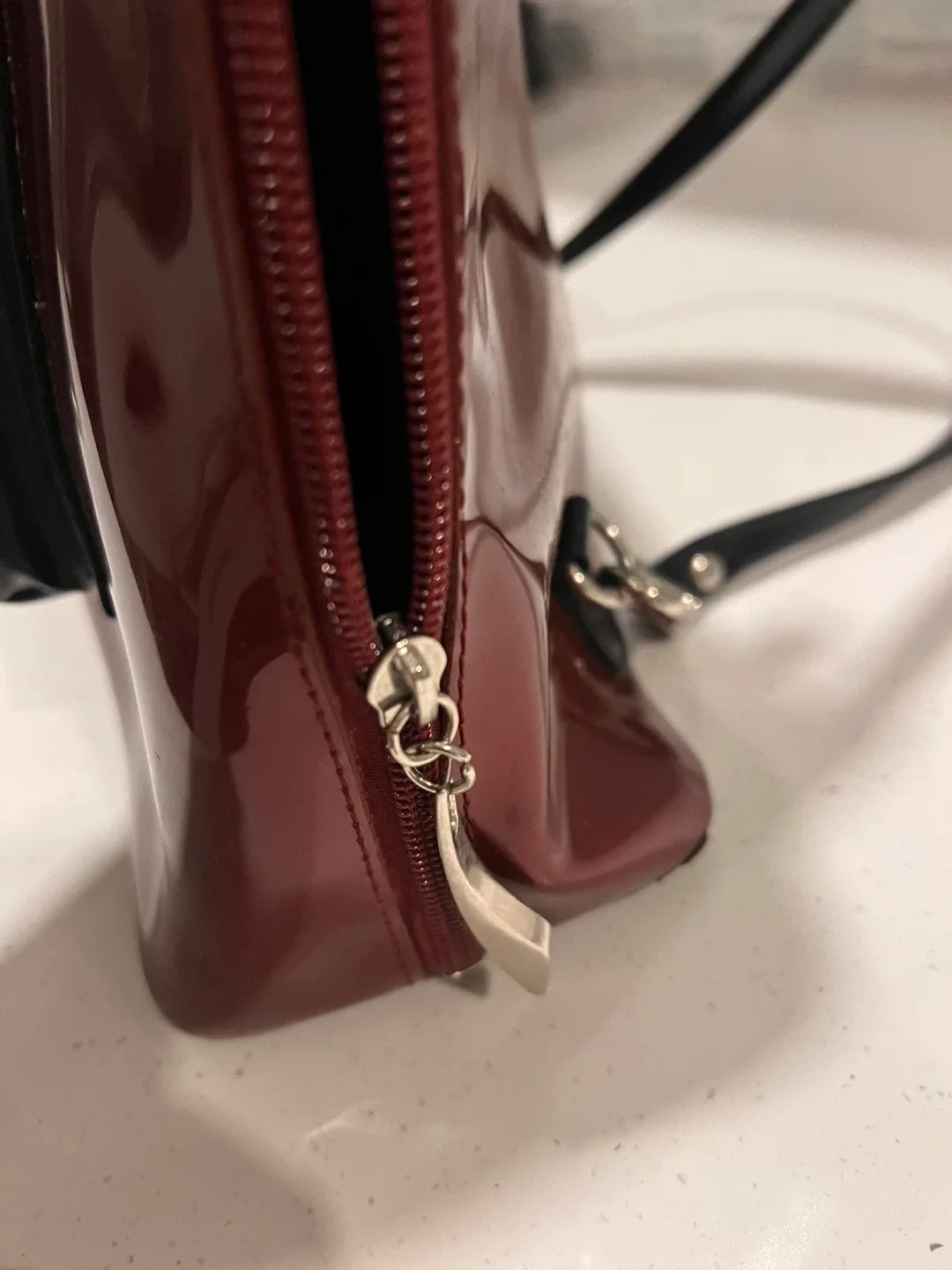 Beijo Red & Black Shoulder Bag/Backpack image indicator(7)