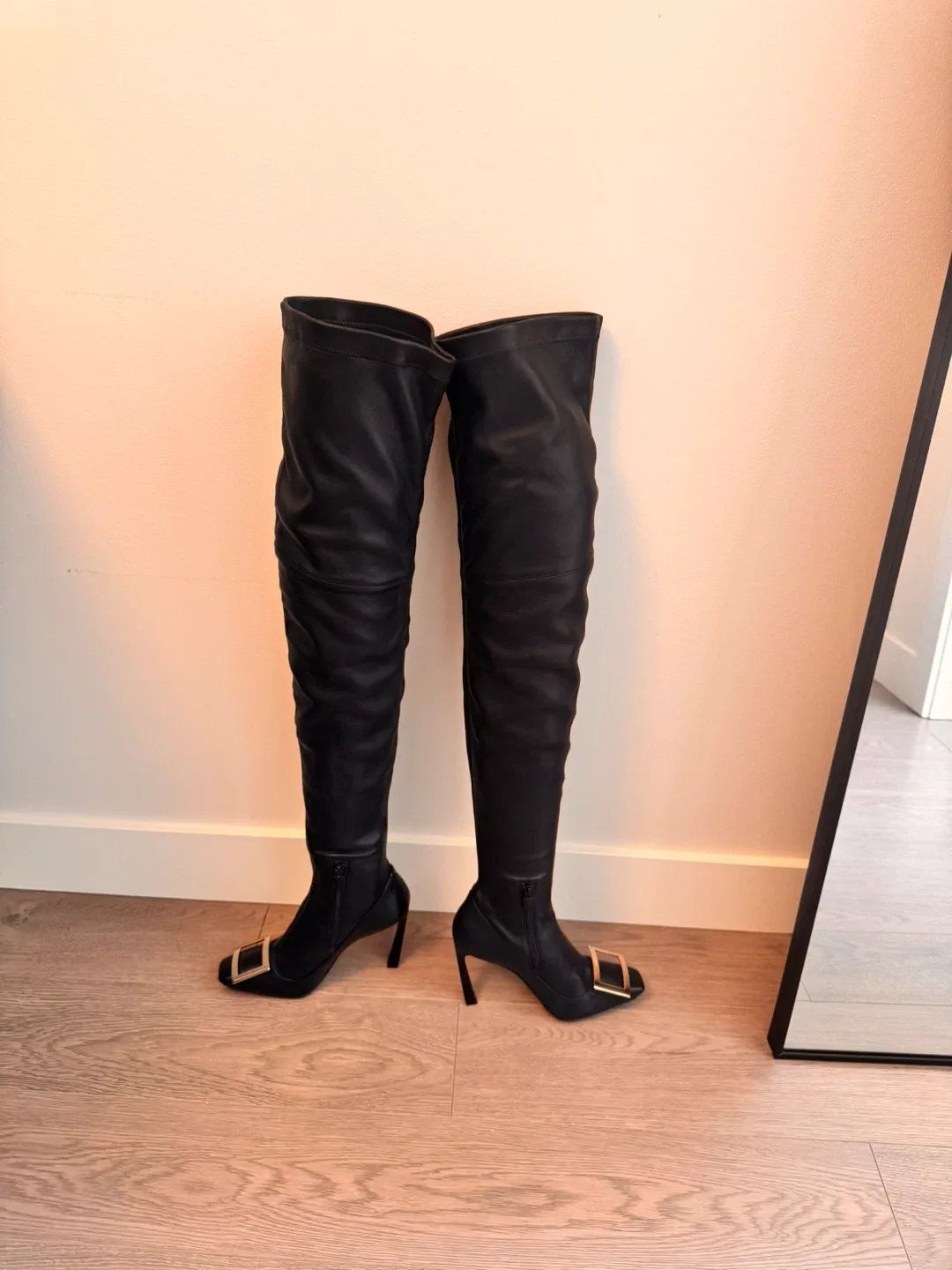 Roger Vivier Thigh High Soft Boots - Size 7 (US) image indicator(4)