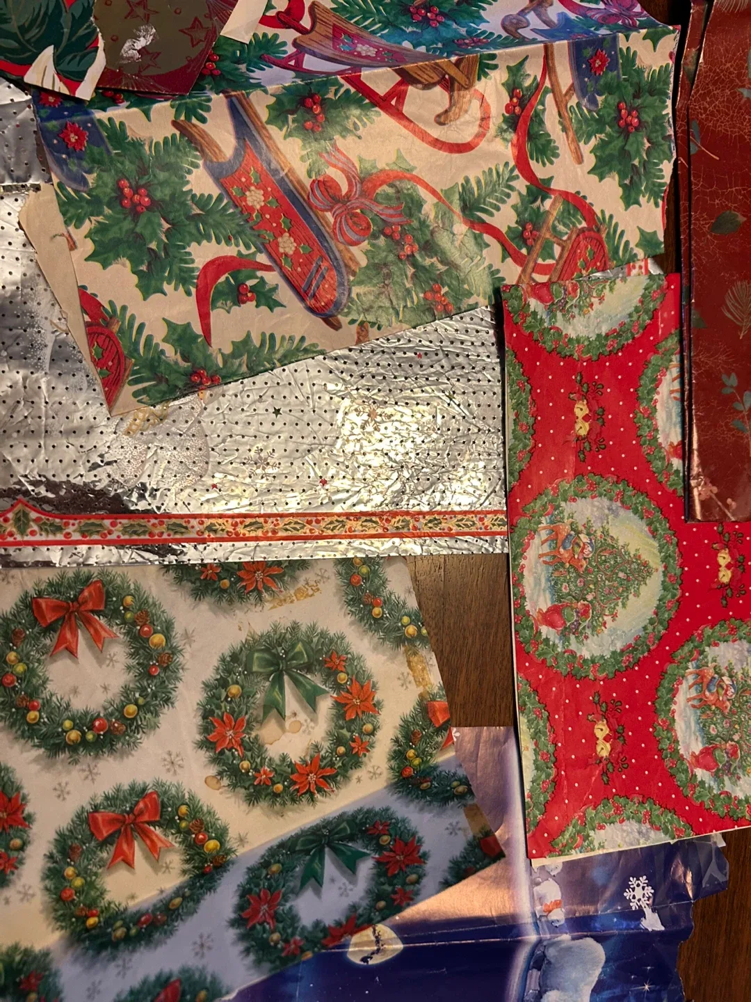 Vintage Xmas wrapping paper leftovers MCM used 60s-80s image indicator(3)