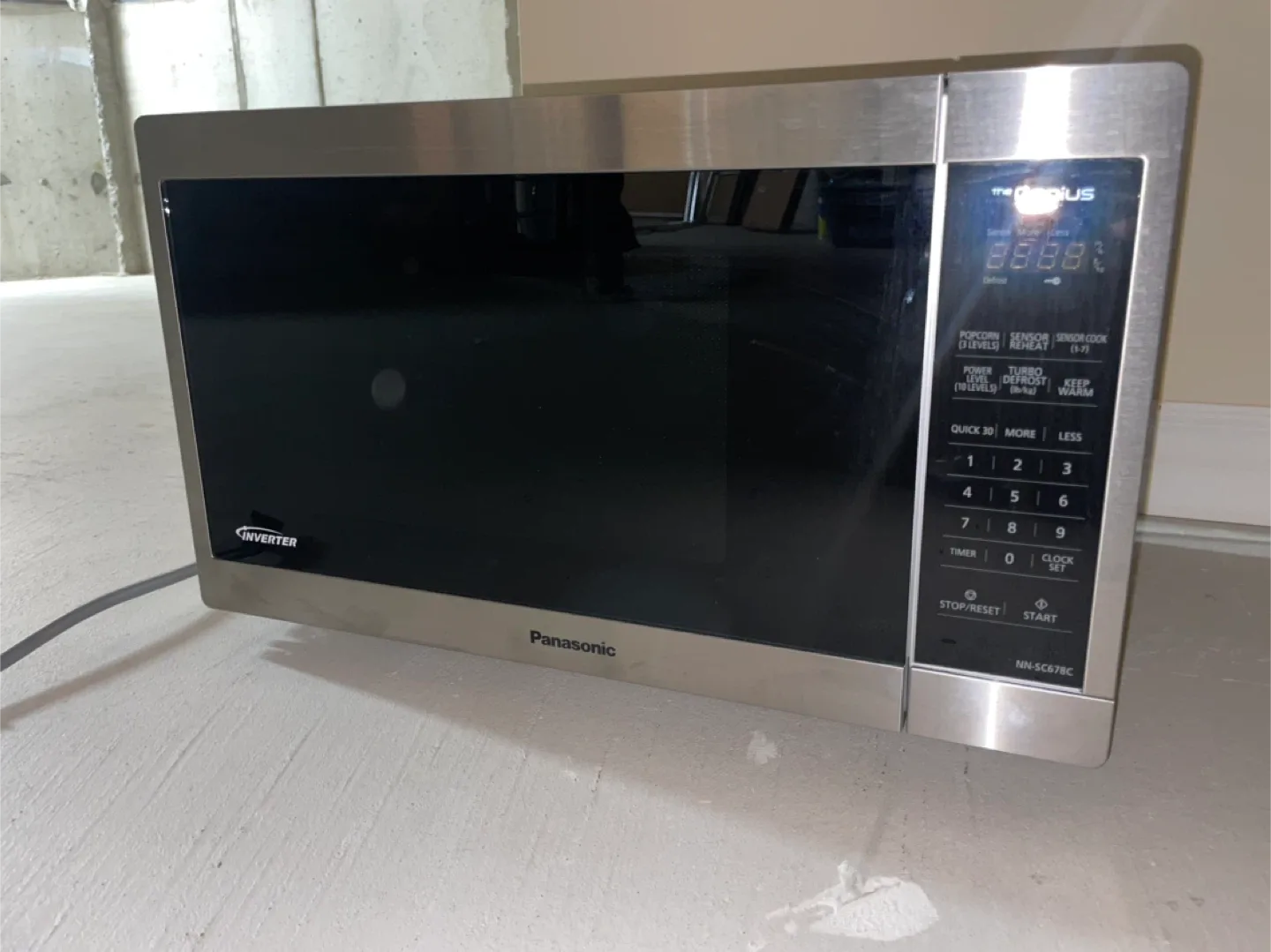 Panasonic The Genius Microwave NN-SC678C