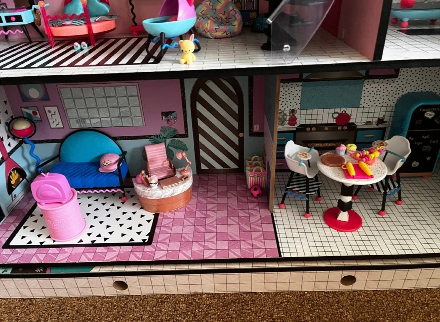 LOL Surprise OMG House Dollhouse With 85+ Surprises image indicator(5)