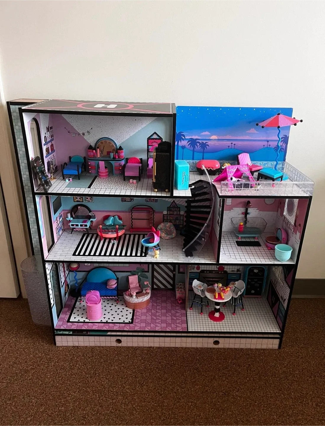 LOL Surprise OMG House Dollhouse With 85+ Surprises image indicator(2)