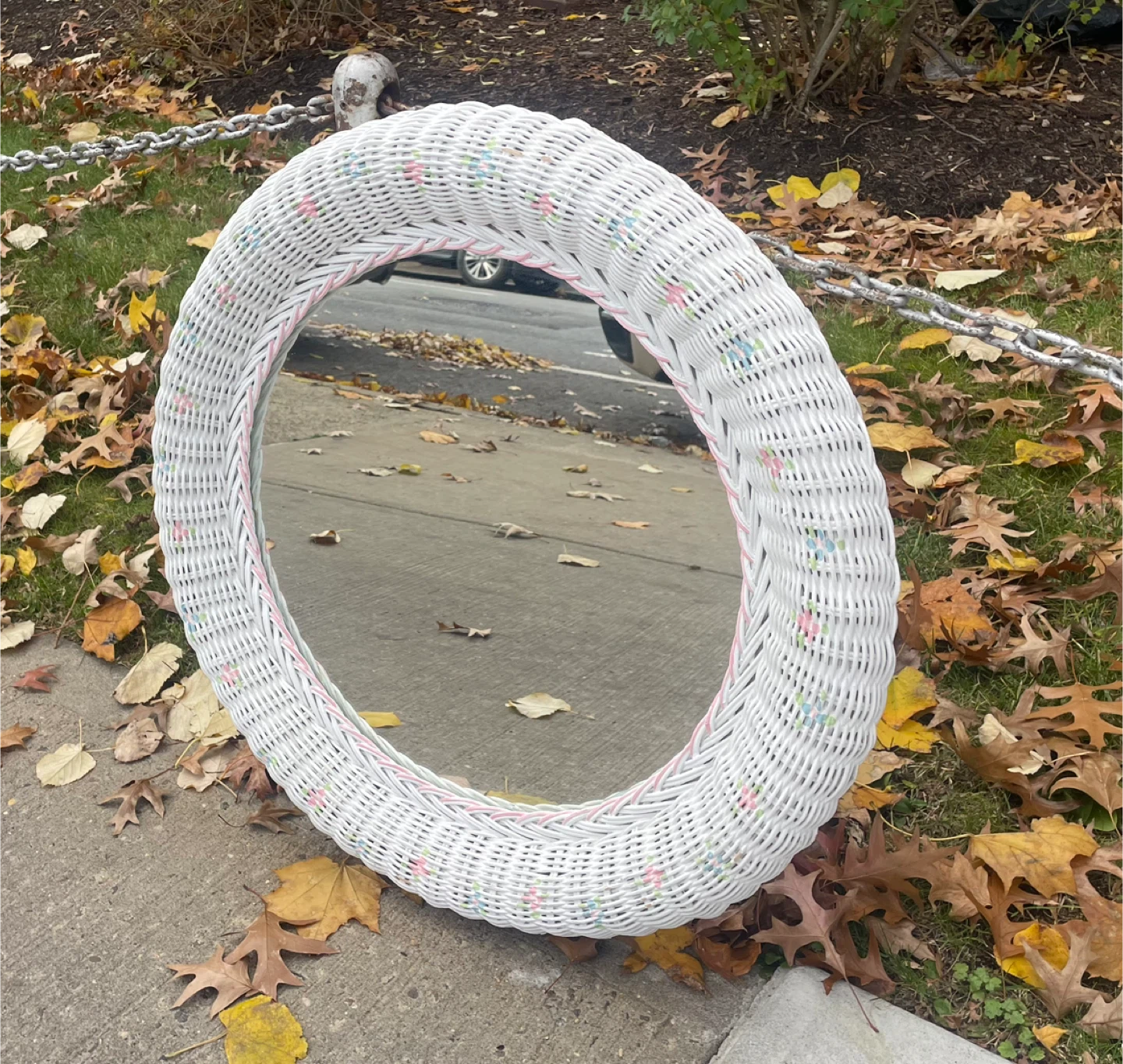 Vintage Round White Rattan Wall Mirror - photo 4