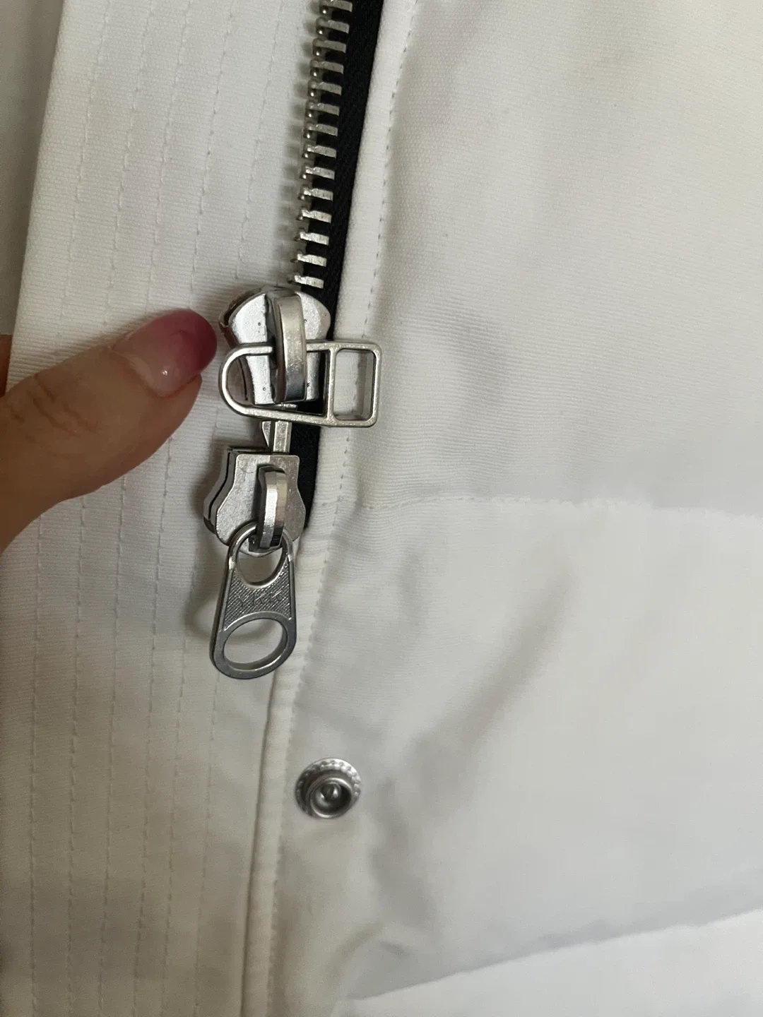 Moose Knuckles Down Filled White Parka S image indicator(5)