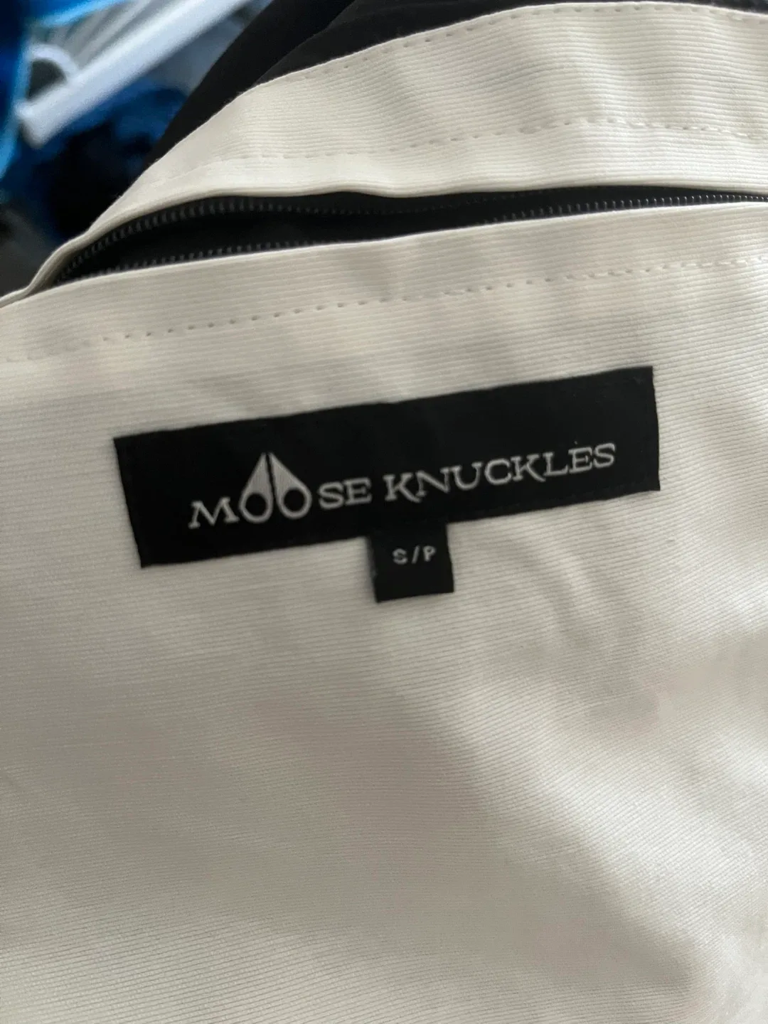 Moose Knuckles Down Filled White Parka S image indicator(4)