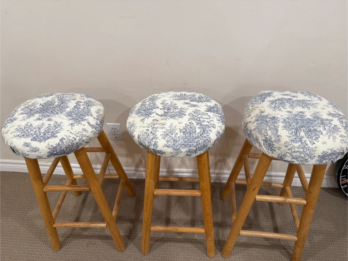 Set of 3 Wooden Bar Stools - photo 2