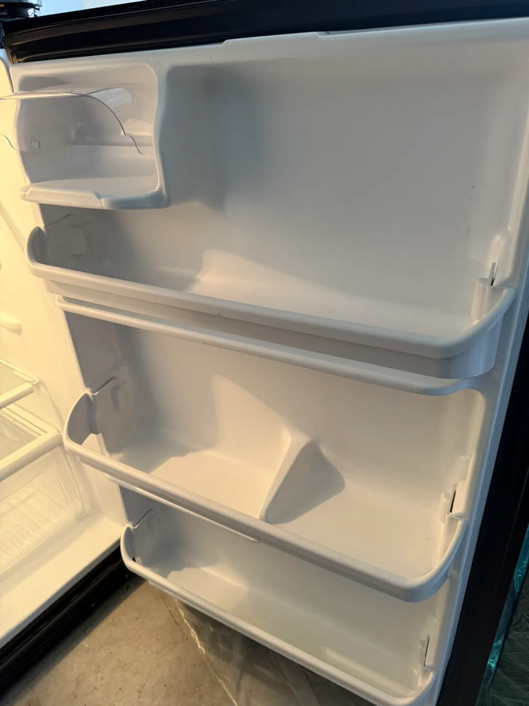 Frigidaire Top Mount Refrigerator ( 18.2 cu ft) image indicator(4)