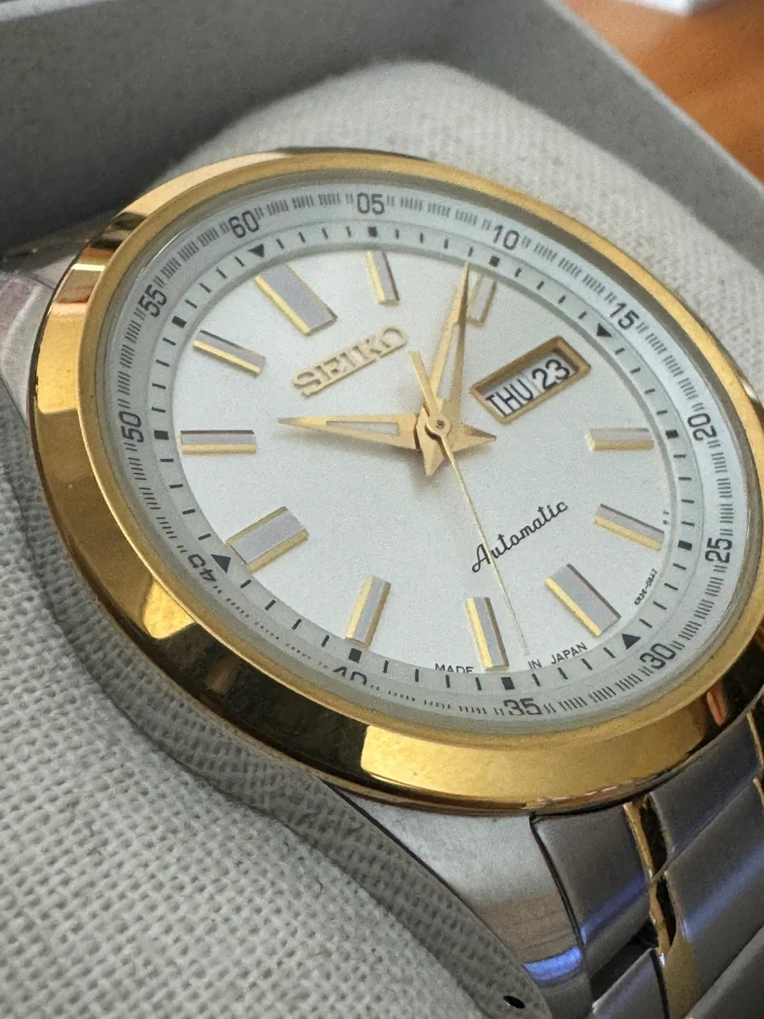 Seiko SARV004 Two Tone Automatic Watch Japan 42mm 4R36-05Z0 image indicator(4)