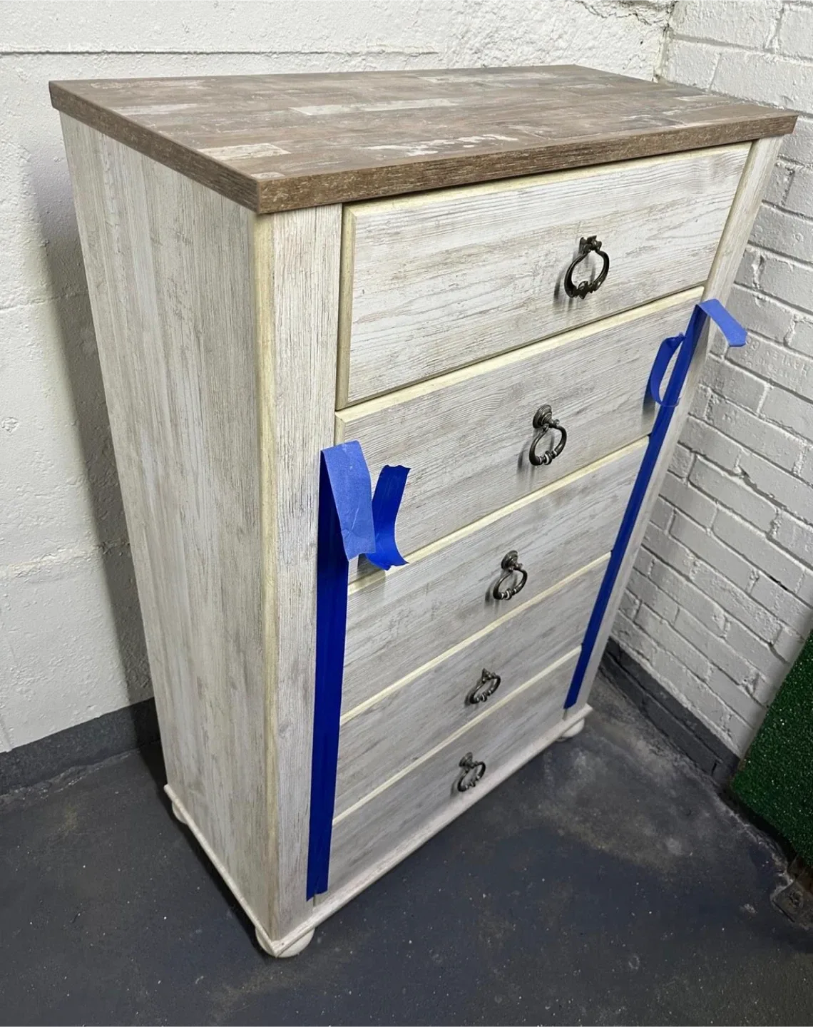 Whitewashed 5-Drawer Chest image indicator(3)