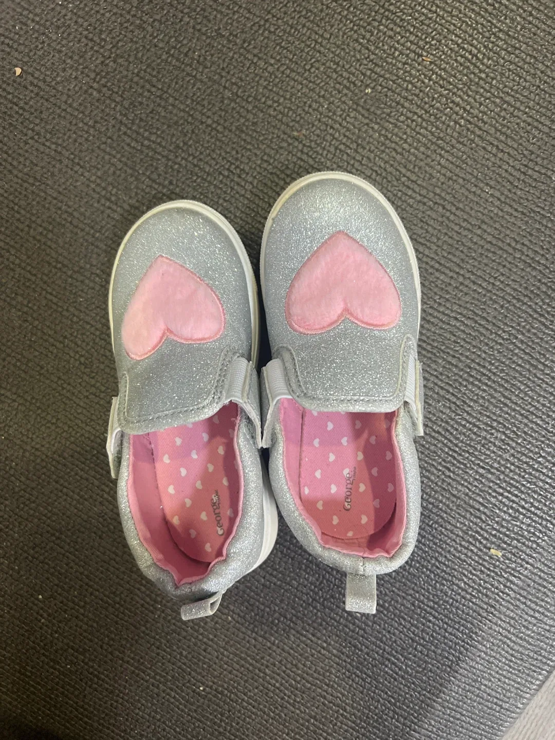 Toddler girl Silver Glitter Heart Shoes - Size 9