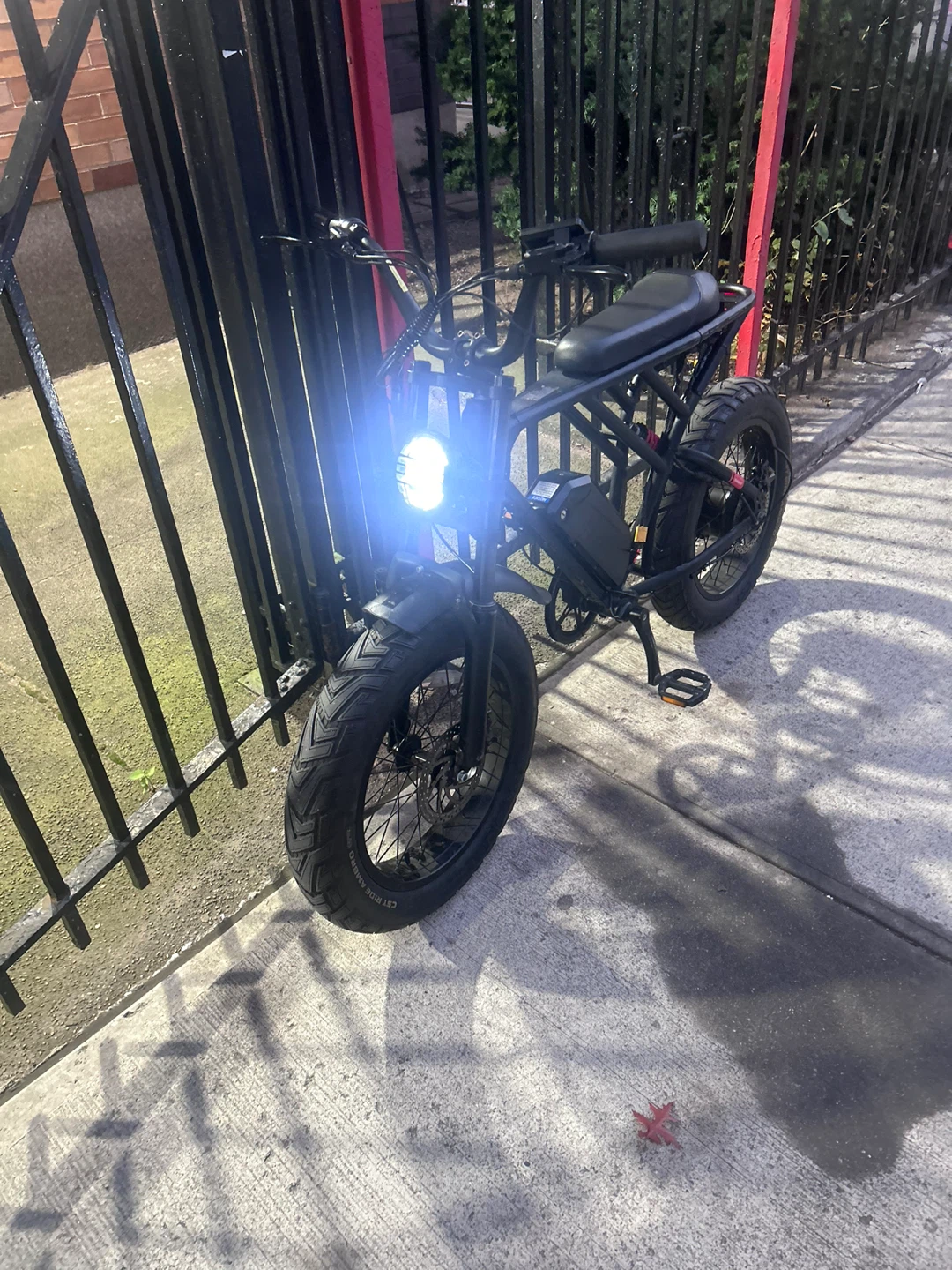 Electric Bike with charger and key - photo 2