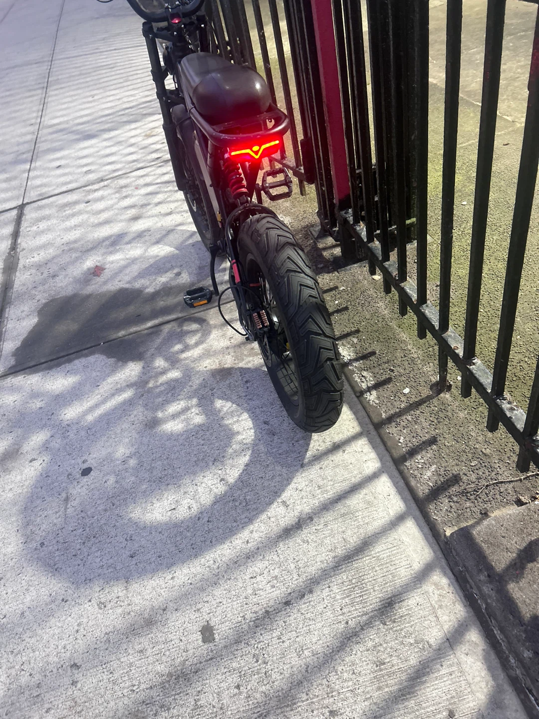 Electric Bike with charger and key - photo 3