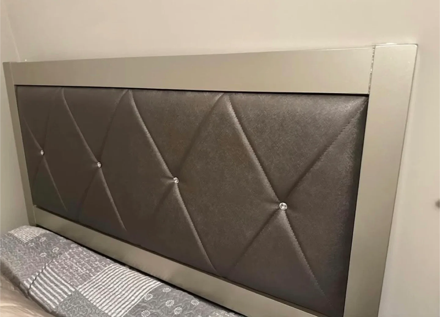 Upholstered Bed Headboard image indicator(3)