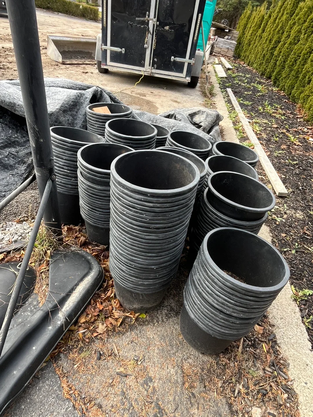 Black Plastic Garden Pots 25pieces image indicator(2)