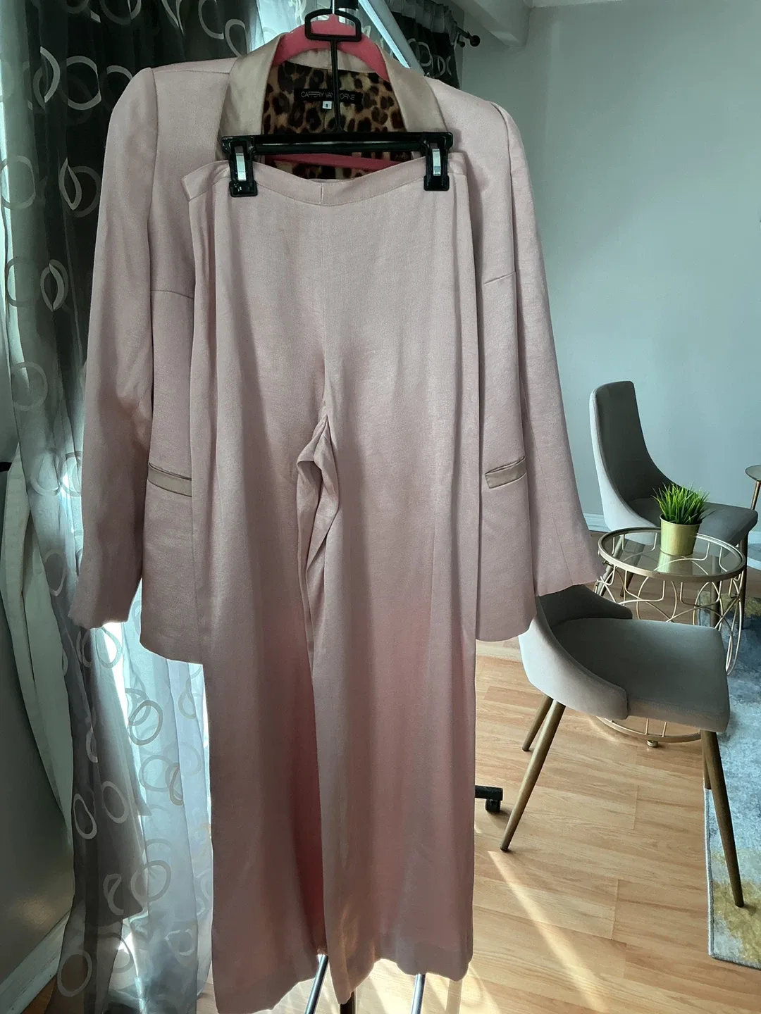 ✨ Caffery Vanhorne Pink Tuxedo Jacket & Flow Pants Set ✨ image indicator(2)