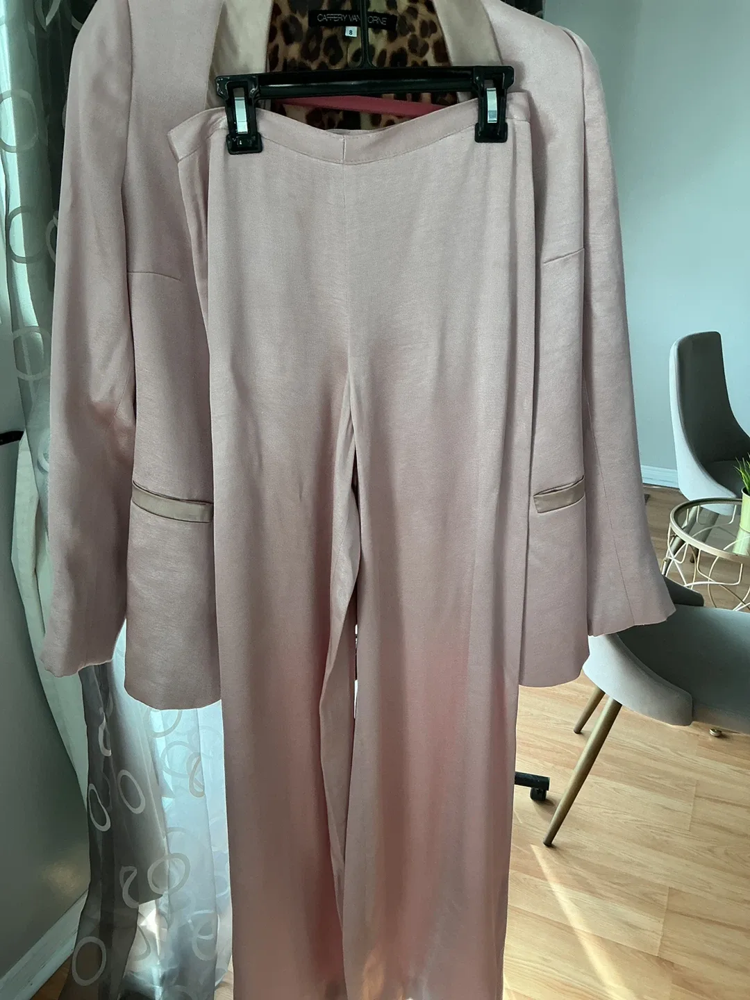 ✨ Caffery Vanhorne Pink Tuxedo Jacket & Flow Pants Set ✨ image indicator(3)