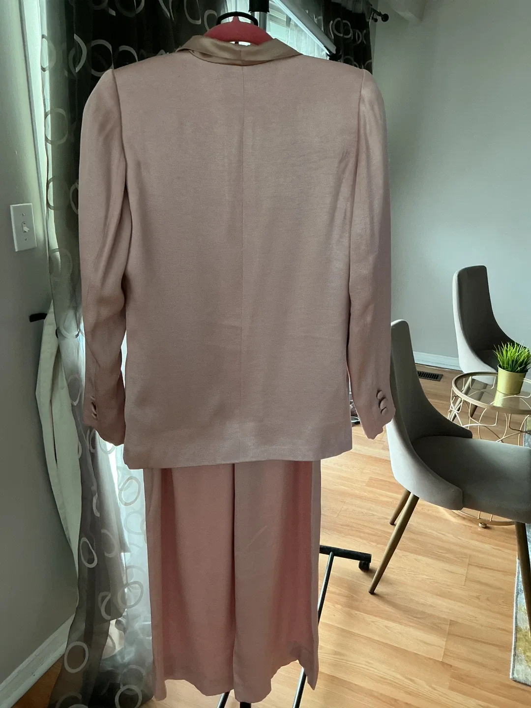 ✨ Caffery Vanhorne Pink Tuxedo Jacket & Flow Pants Set ✨ image indicator(9)