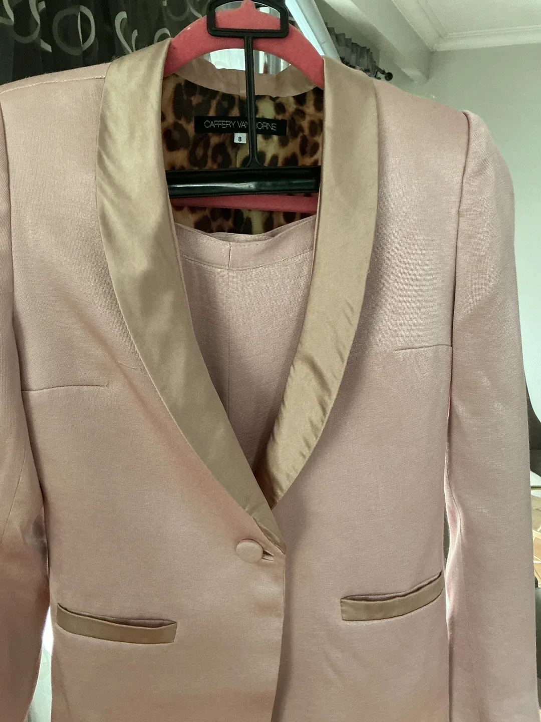 ✨ Caffery Vanhorne Pink Tuxedo Jacket & Flow Pants Set ✨ image indicator(8)