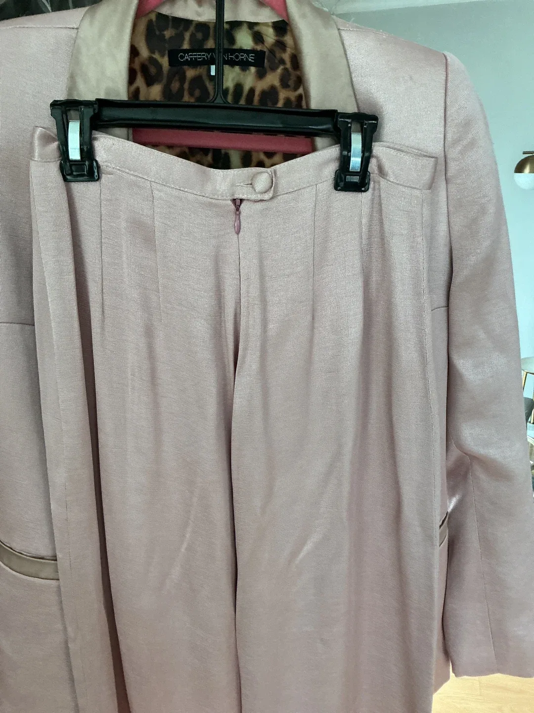 ✨ Caffery Vanhorne Pink Tuxedo Jacket & Flow Pants Set ✨ image indicator(7)