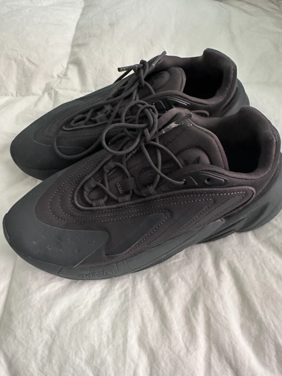 Adidas Ozmillen Black Sneakers - US 6 - photo 2
