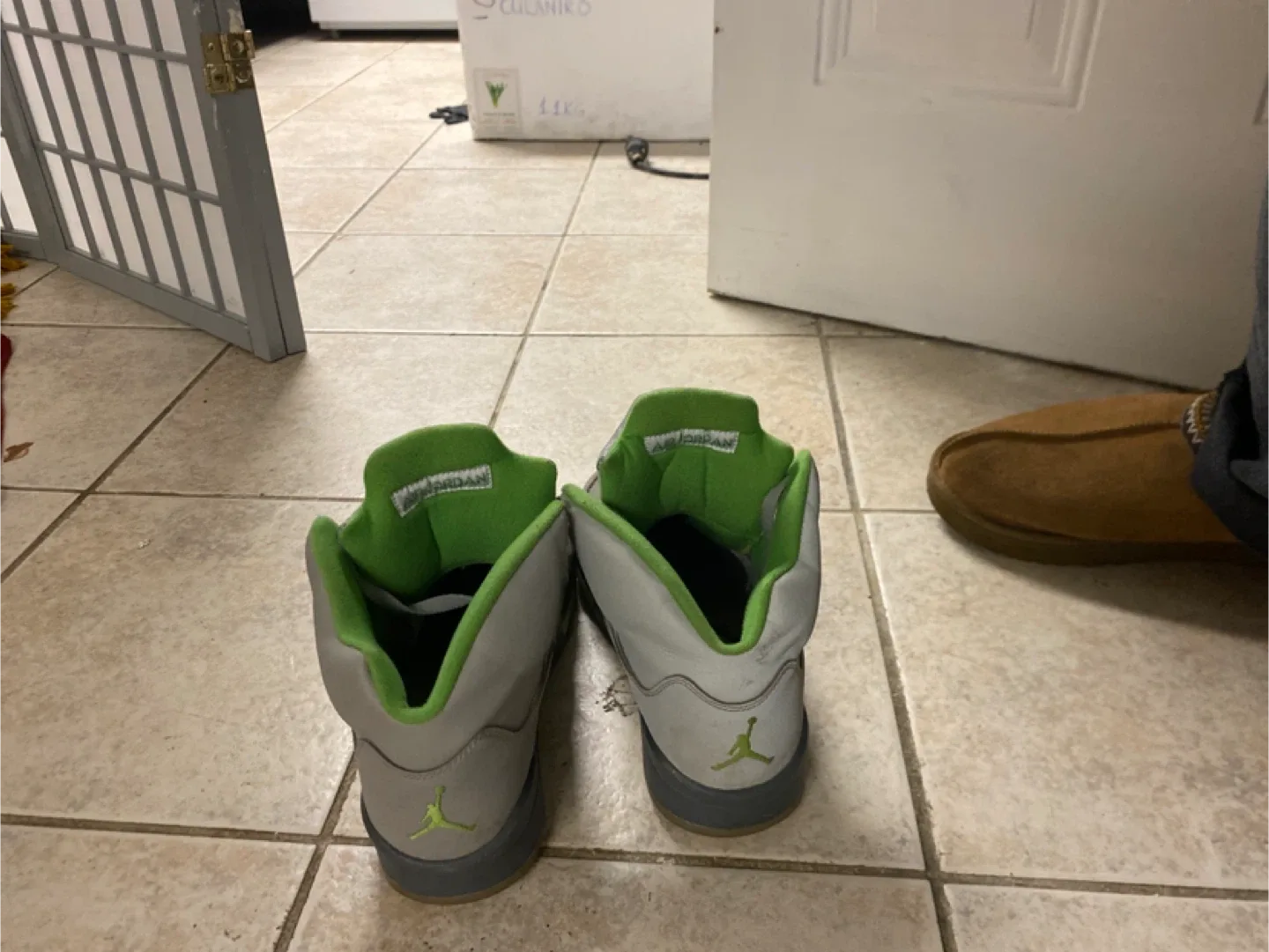 Air Jordan 5 Retro: Green bean image indicator(2)