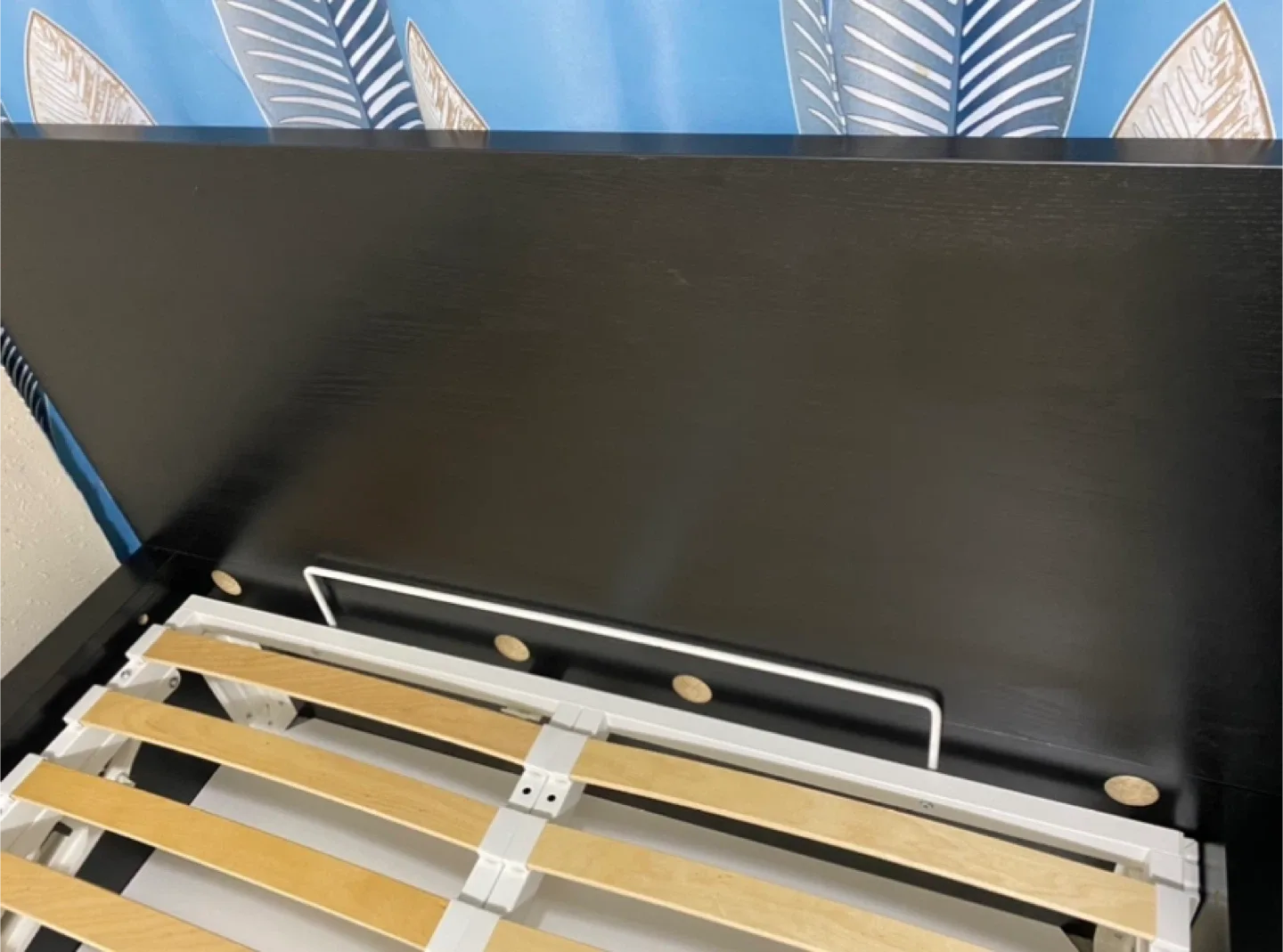 Pull up storage bed queen size like new image indicator(6)