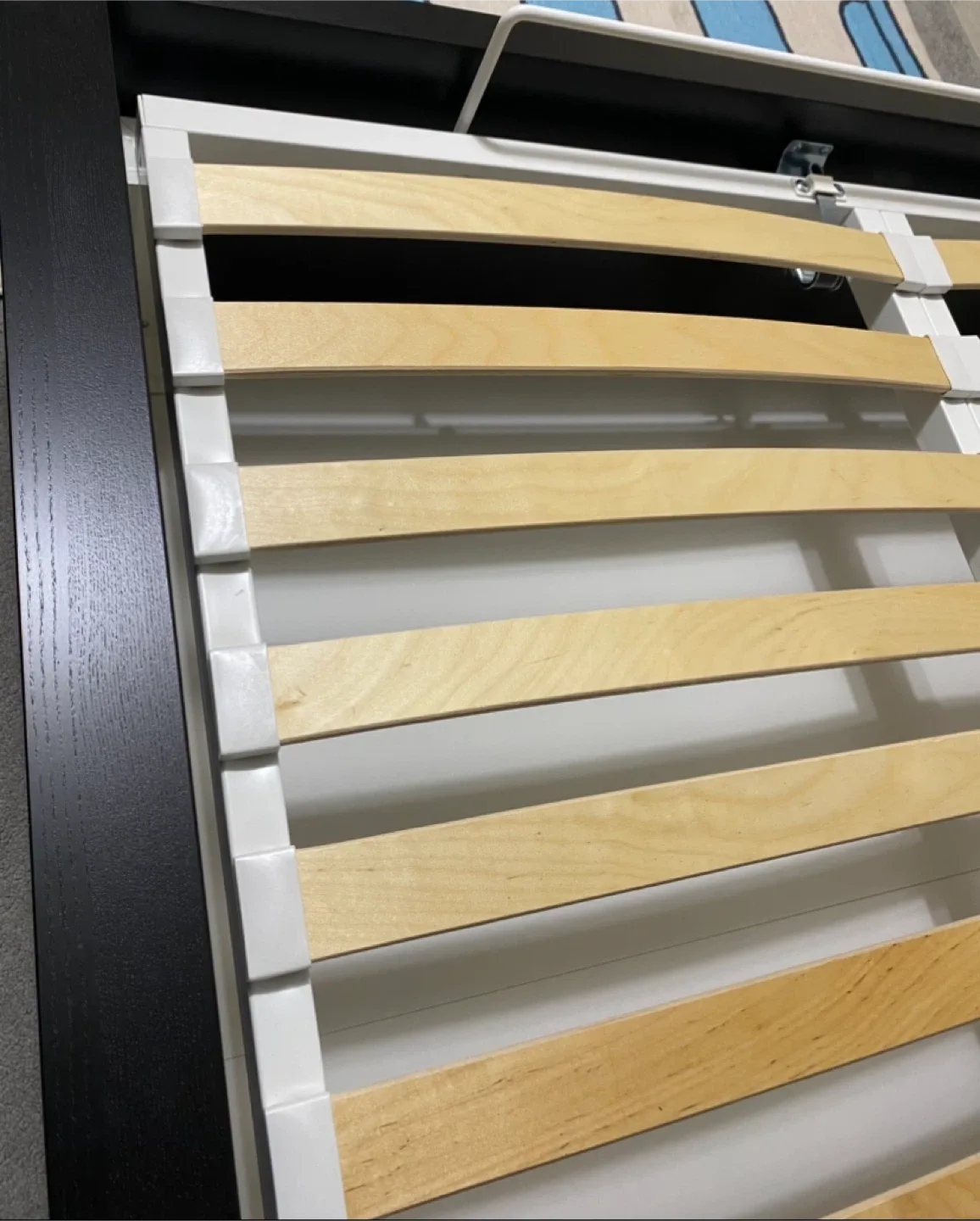 Pull up storage bed queen size like new image indicator(7)