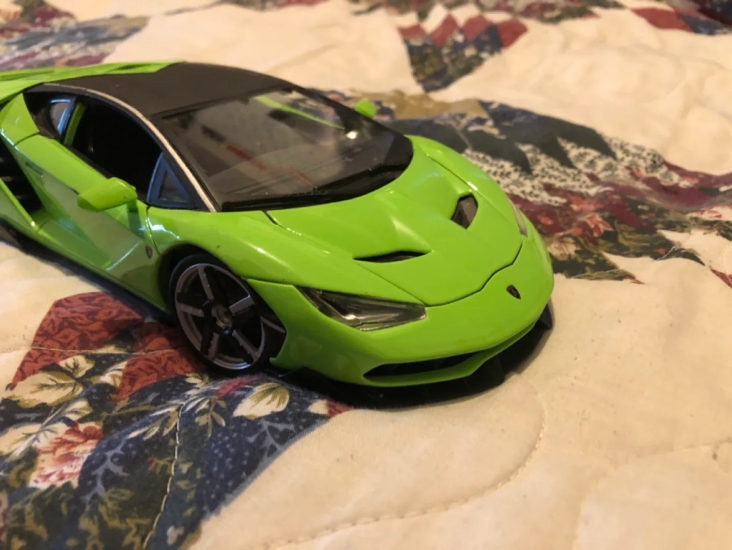 Lamborghini Centenario Green Diecast Model Car image indicator(2)