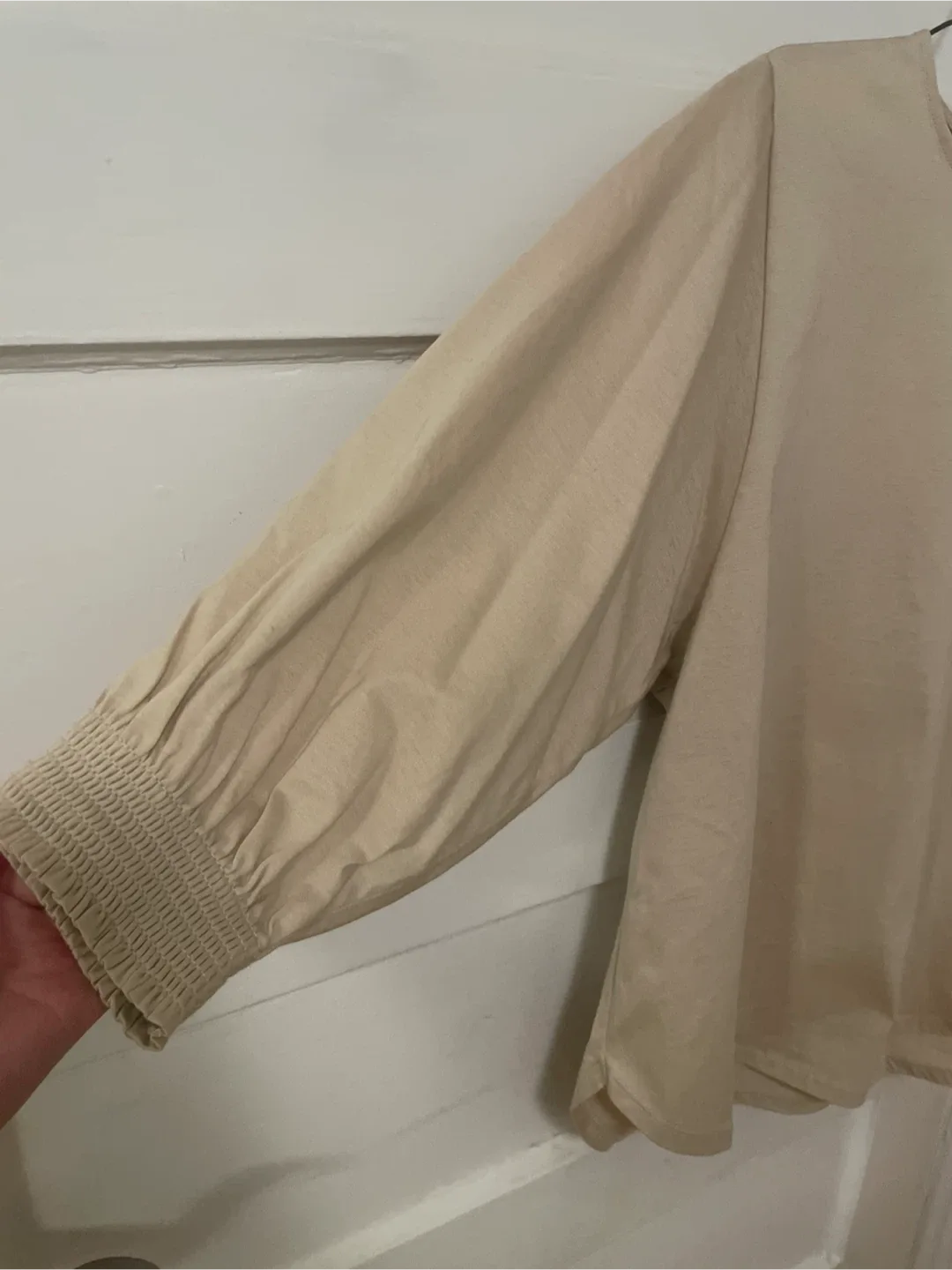 Uniqlo Beige Top - Size XS image indicator(3)