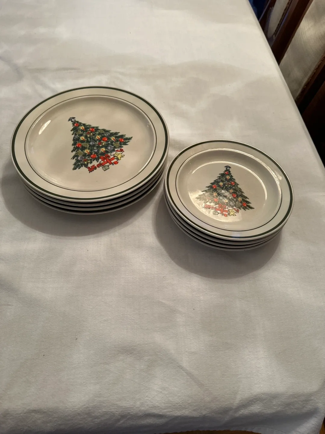 Christmas Tree Plates Set