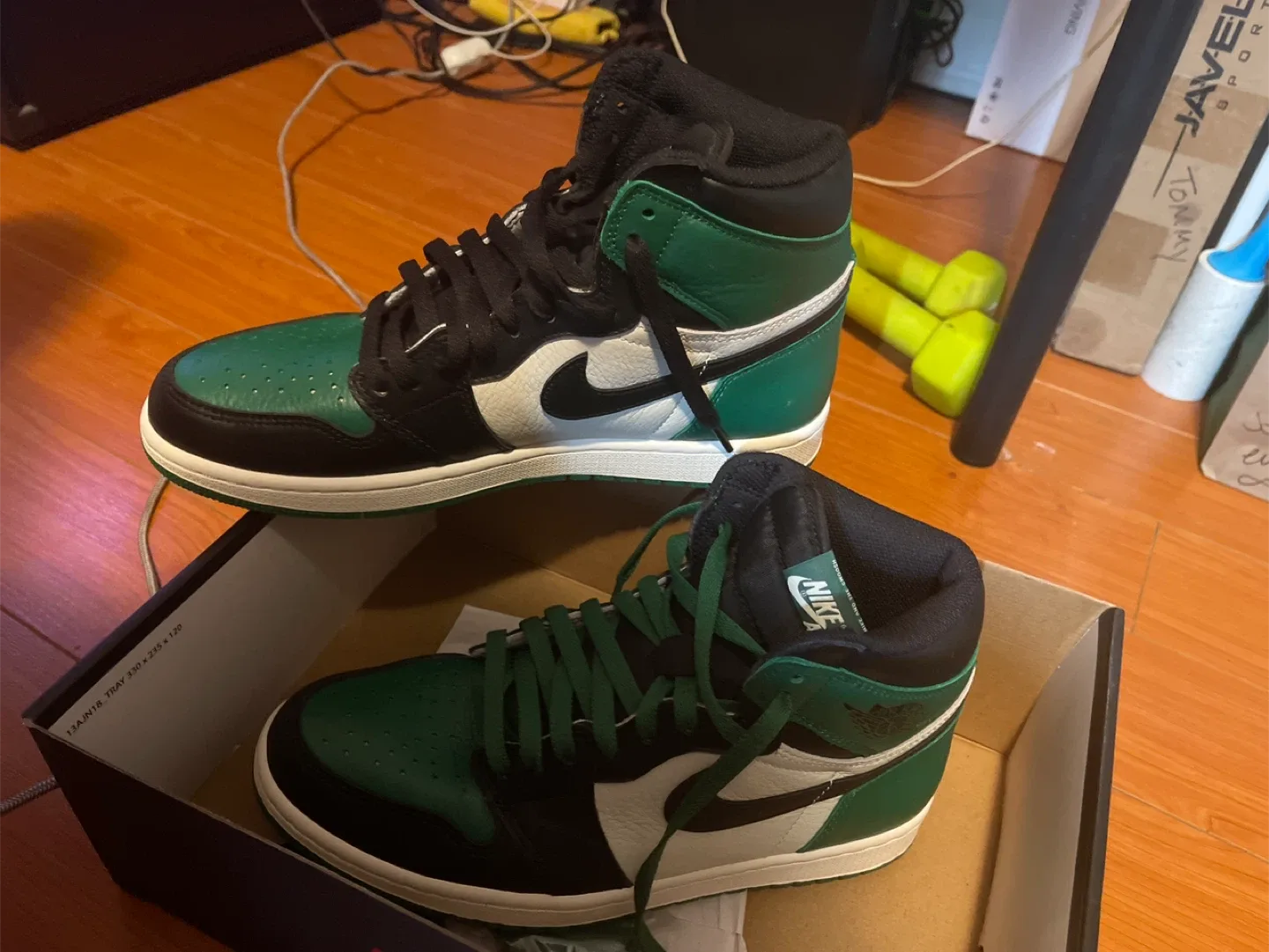 Nike Air Jordan 1 Retro High Lucky Green image indicator(2)