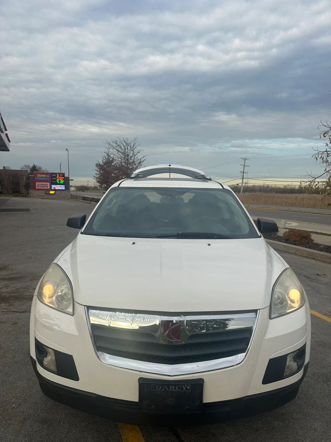 2008 Saturn Outlook XE White SUV image indicator(3)