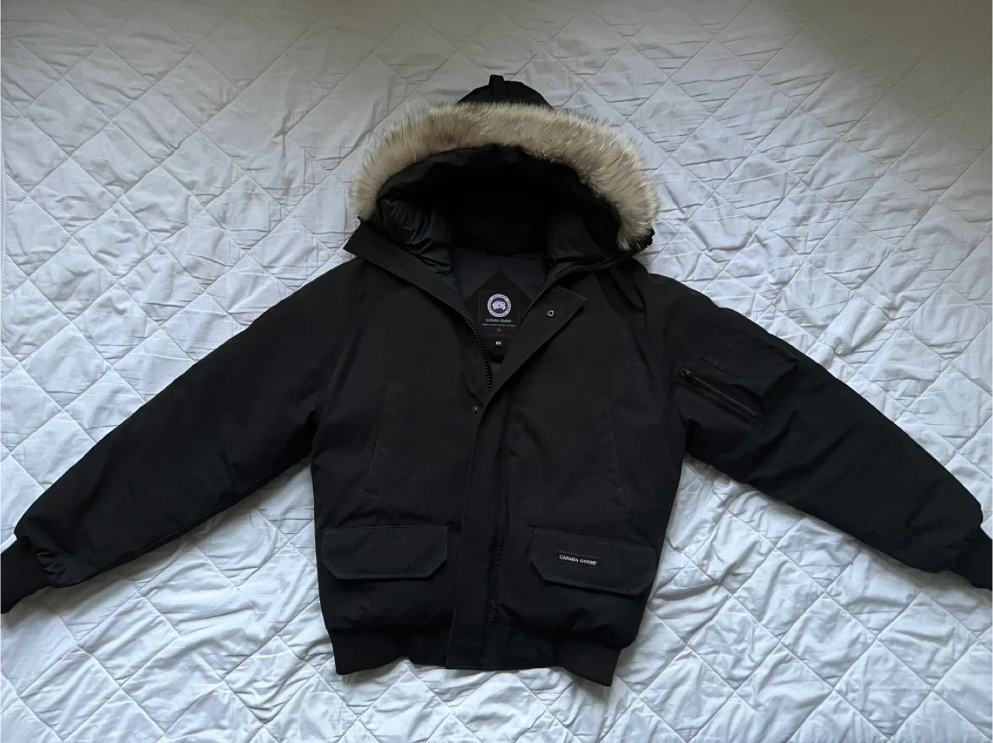 WINTER IS COMING! AUTHENTICATED CANADA GOOSE BOMBER BLACK MEDIUM