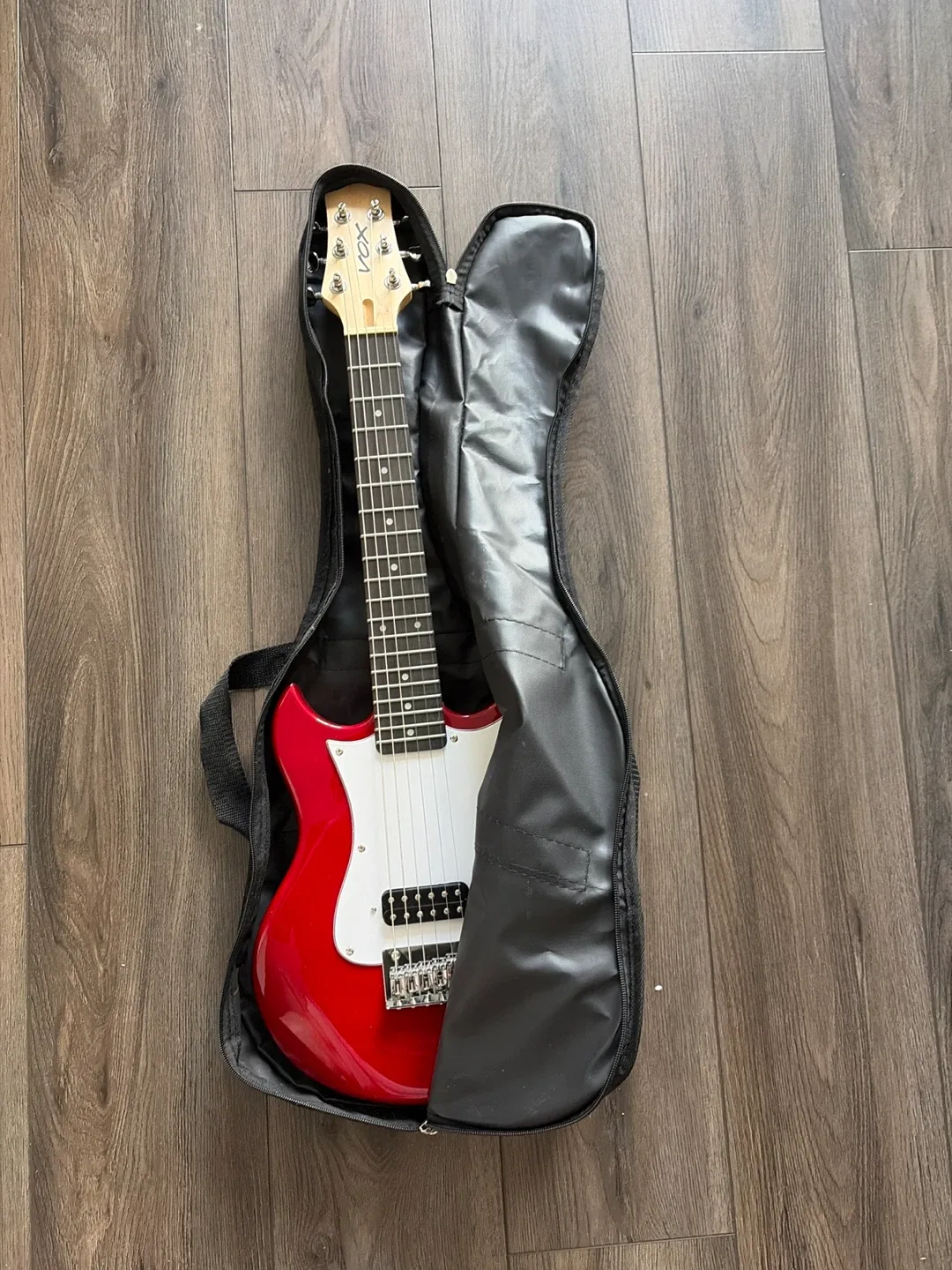 VOX VSS-1 Starstream Guitar with Gig Bag image indicator(2)